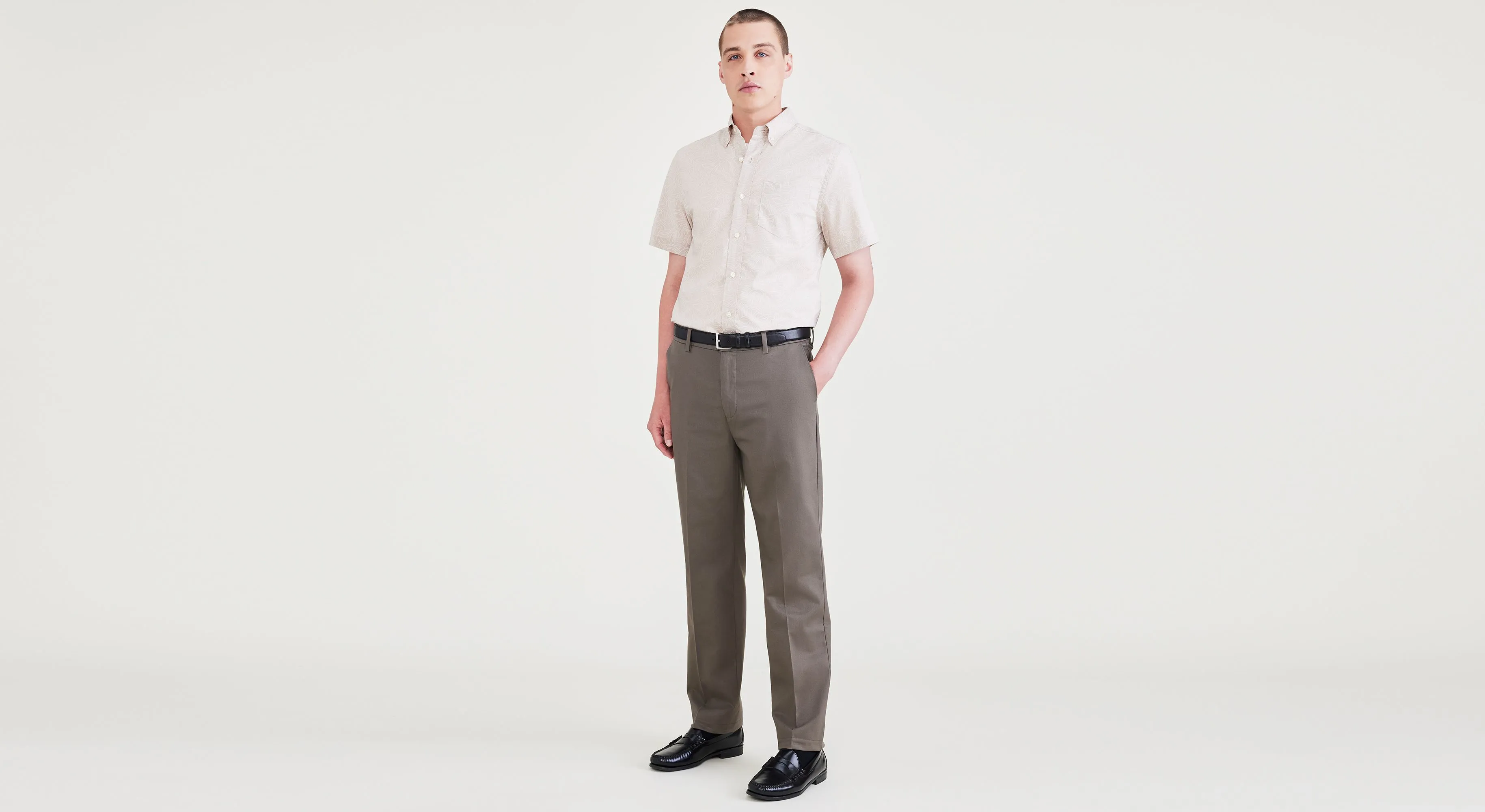 Signature Iron Free Khakis, Straight Fit with Stain Defender